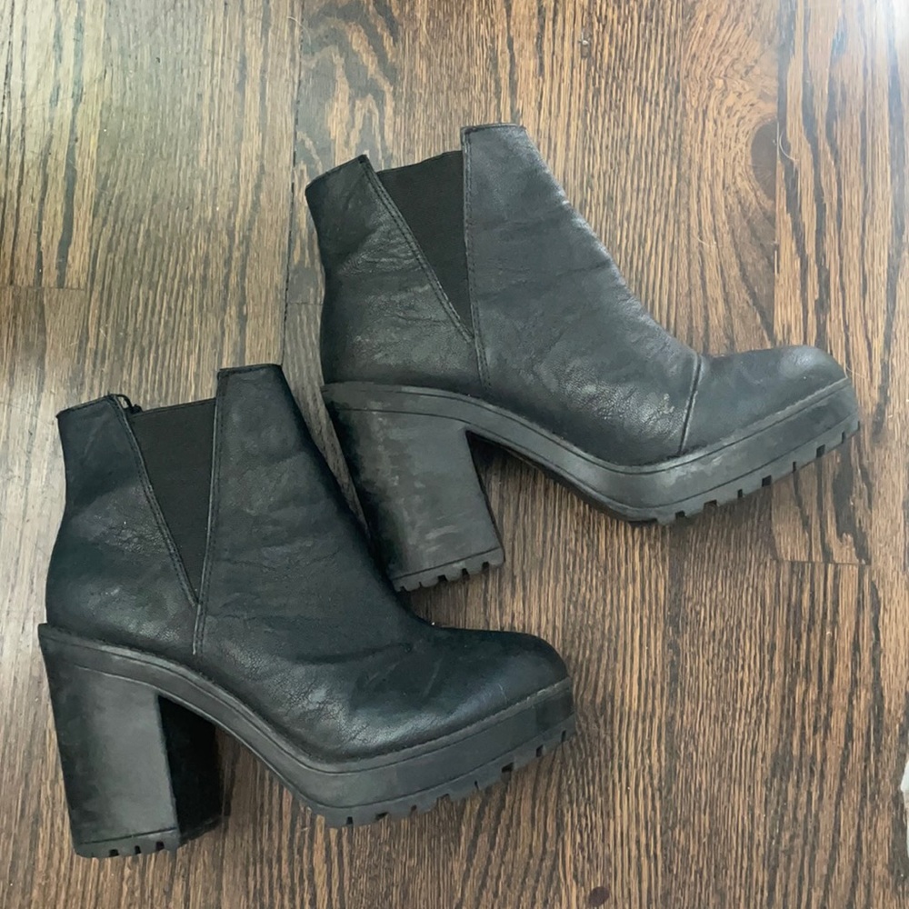 Black Chelsea boots!